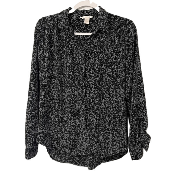 𝅺H&M Satin Blouse Small but can be worn for Medium - Picture 1 of 4
